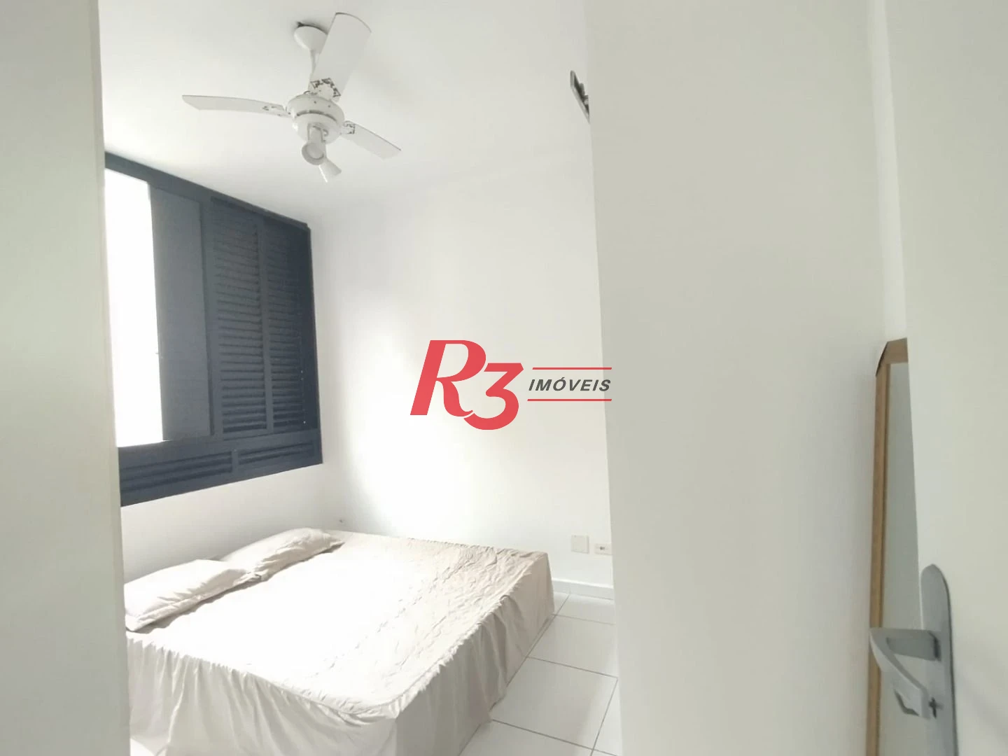 Apartamento com 2 dormitórios à venda, 55 m² por R$ 351.000,00 - Gonzaga - Santos/SP