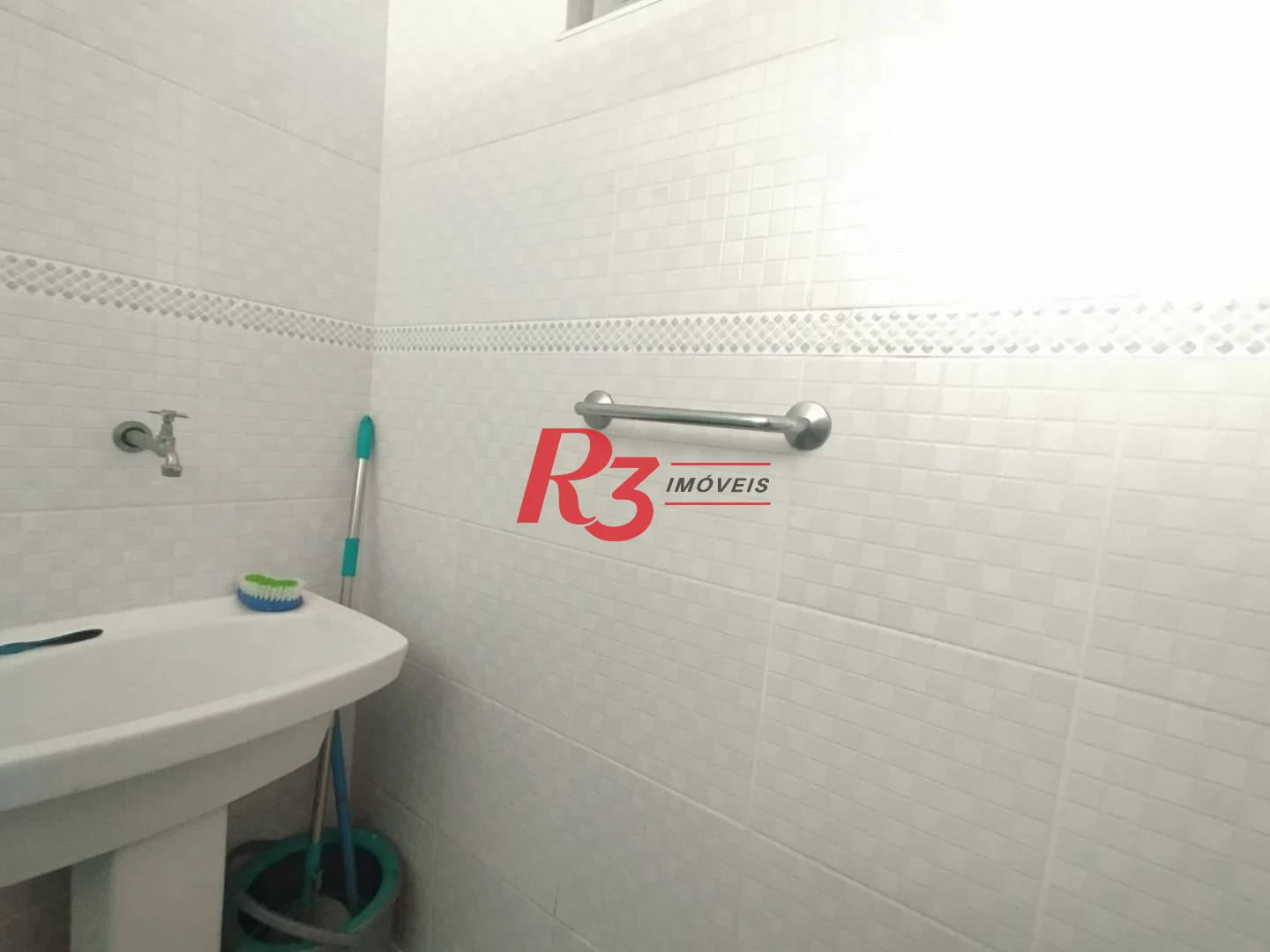 Apartamento com 2 dormitórios à venda, 55 m² por R$ 351.000,00 - Gonzaga - Santos/SP