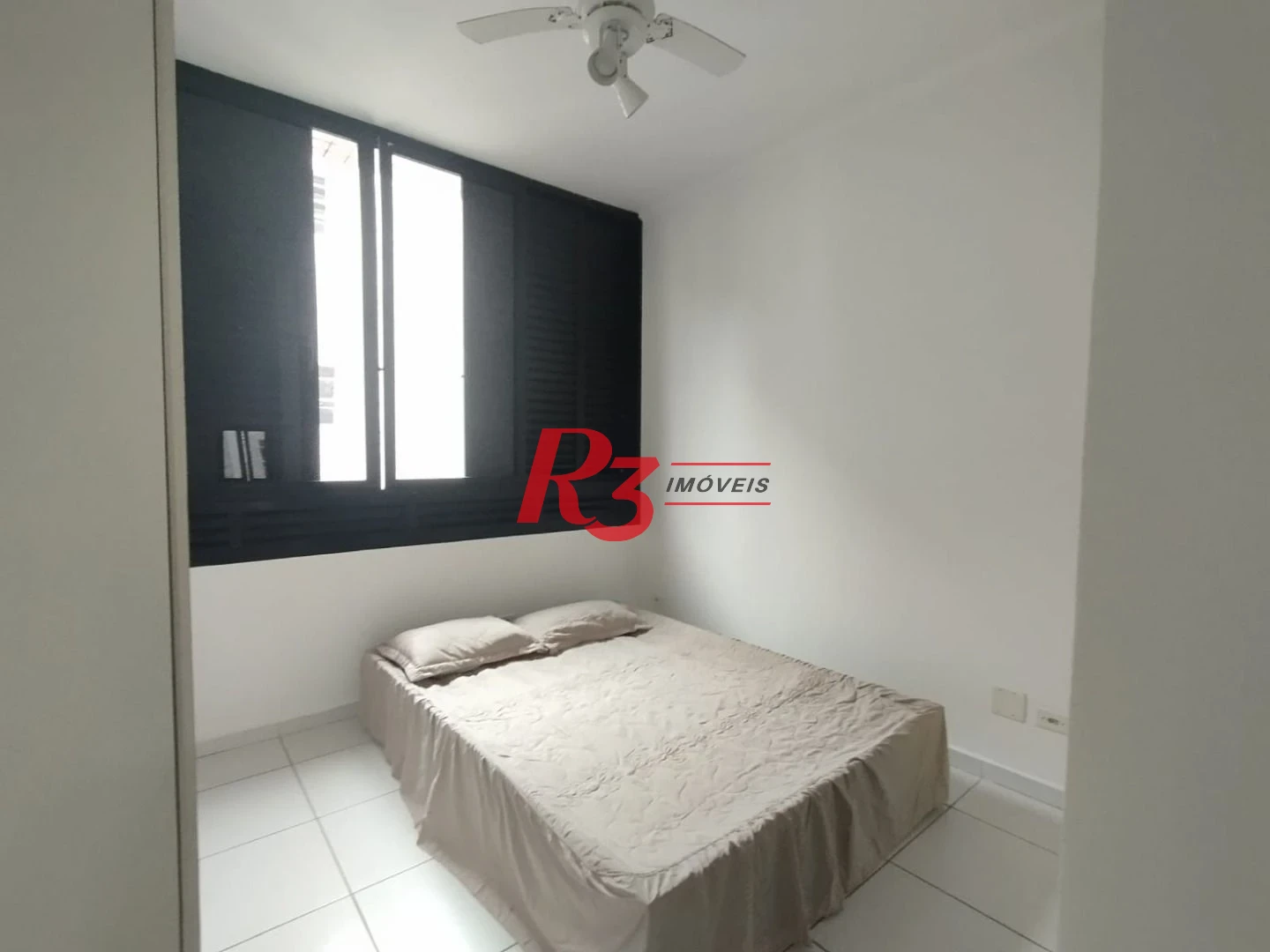 Apartamento com 2 dormitórios à venda, 55 m² por R$ 351.000,00 - Gonzaga - Santos/SP