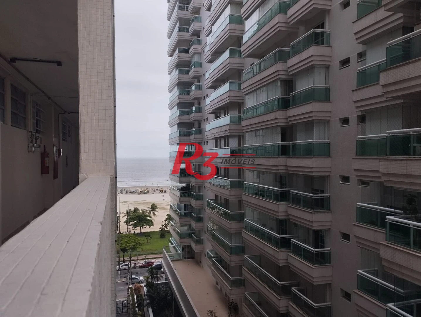 Apartamento com 2 dormitórios à venda, 55 m² por R$ 351.000,00 - Gonzaga - Santos/SP