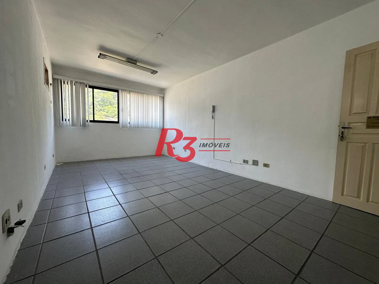 Prédio comercial à venda em excelente localização no Guaruja-SP, por R$ 2.990.000 - Centro - Guarujá/SP