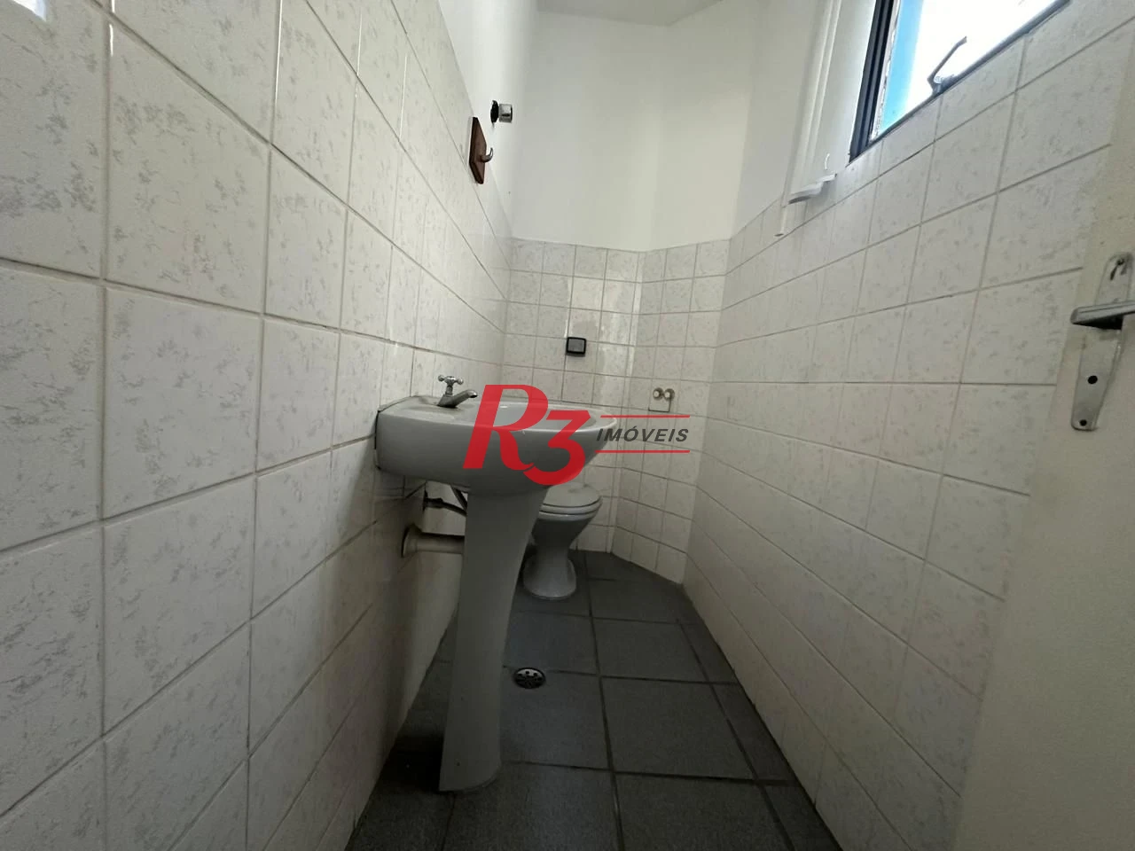 Prédio comercial à venda em excelente localização no Guaruja-SP, por R$ 2.990.000 - Centro - Guarujá/SP