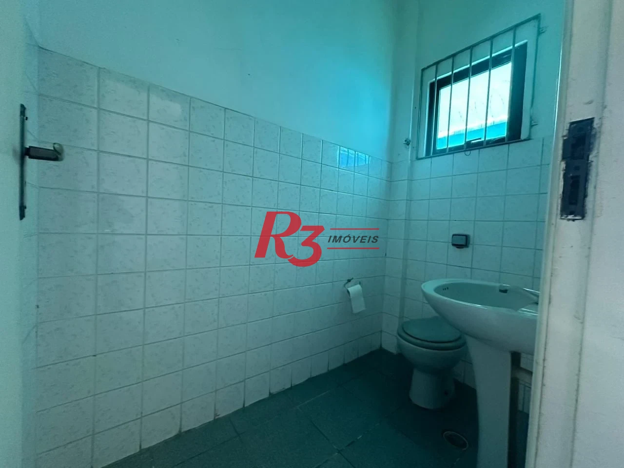 Prédio comercial à venda em excelente localização no Guaruja-SP, por R$ 2.990.000 - Centro - Guarujá/SP