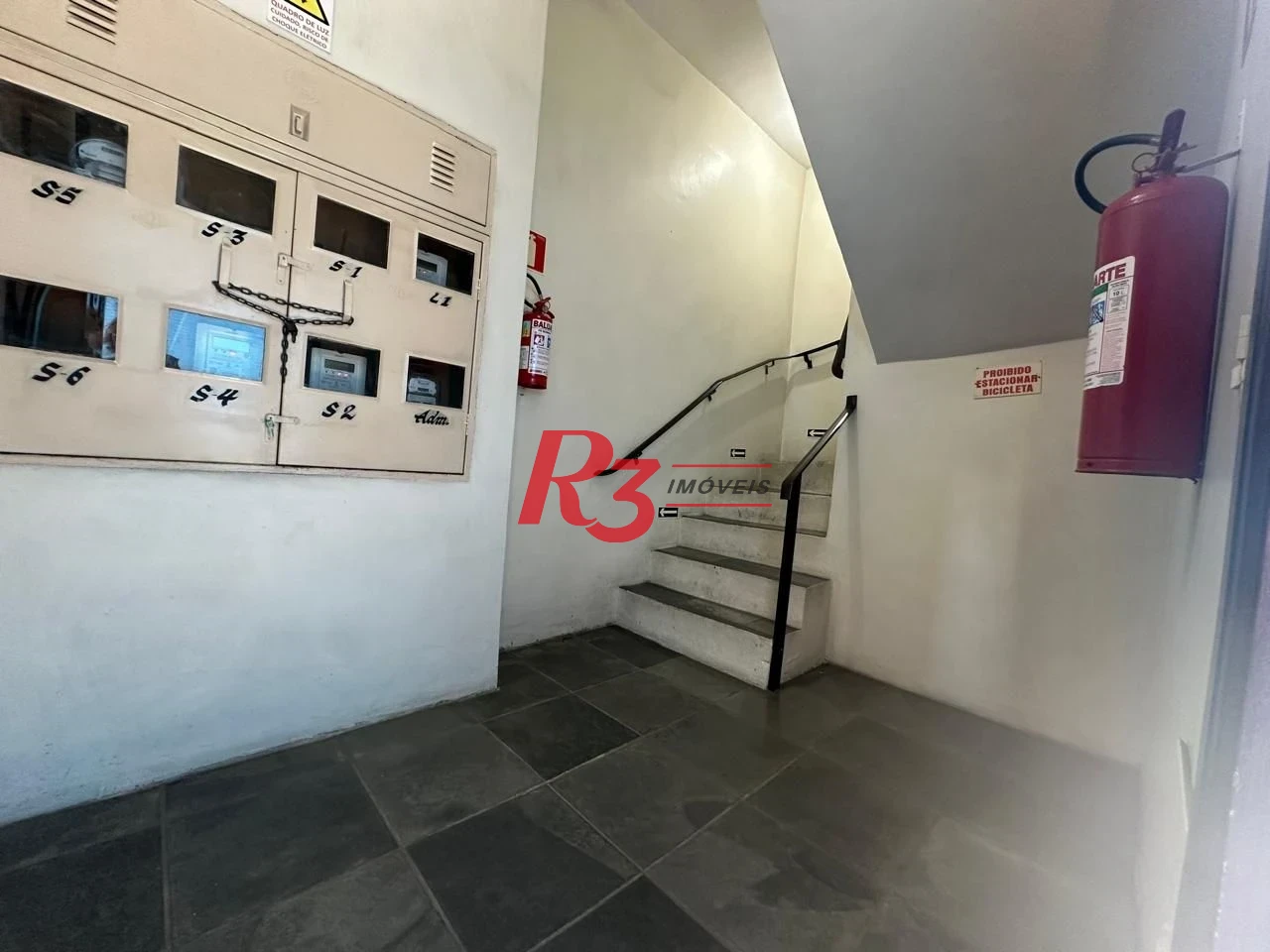 Prédio comercial à venda em excelente localização no Guaruja-SP, por R$ 2.990.000 - Centro - Guarujá/SP