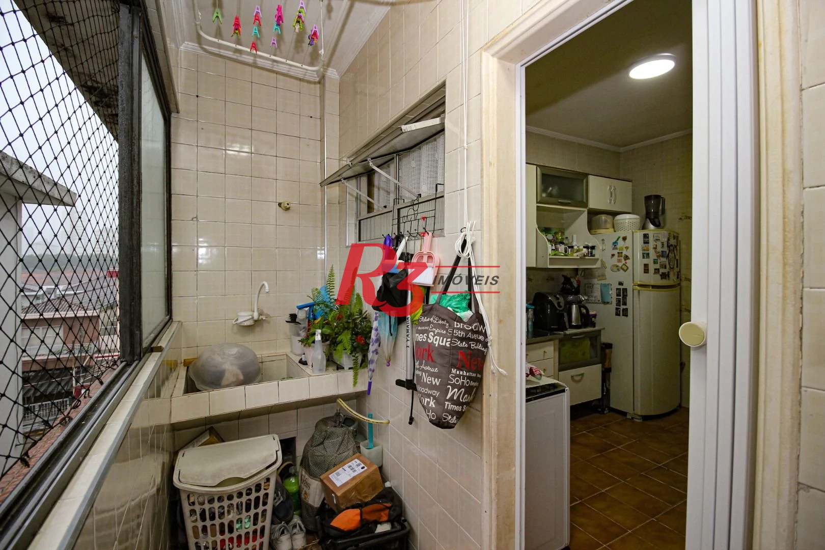 Apartamento com 2 dormitórios à venda, 80 m² por R$ 325.000,00 - Encruzilhada - Santos/SP