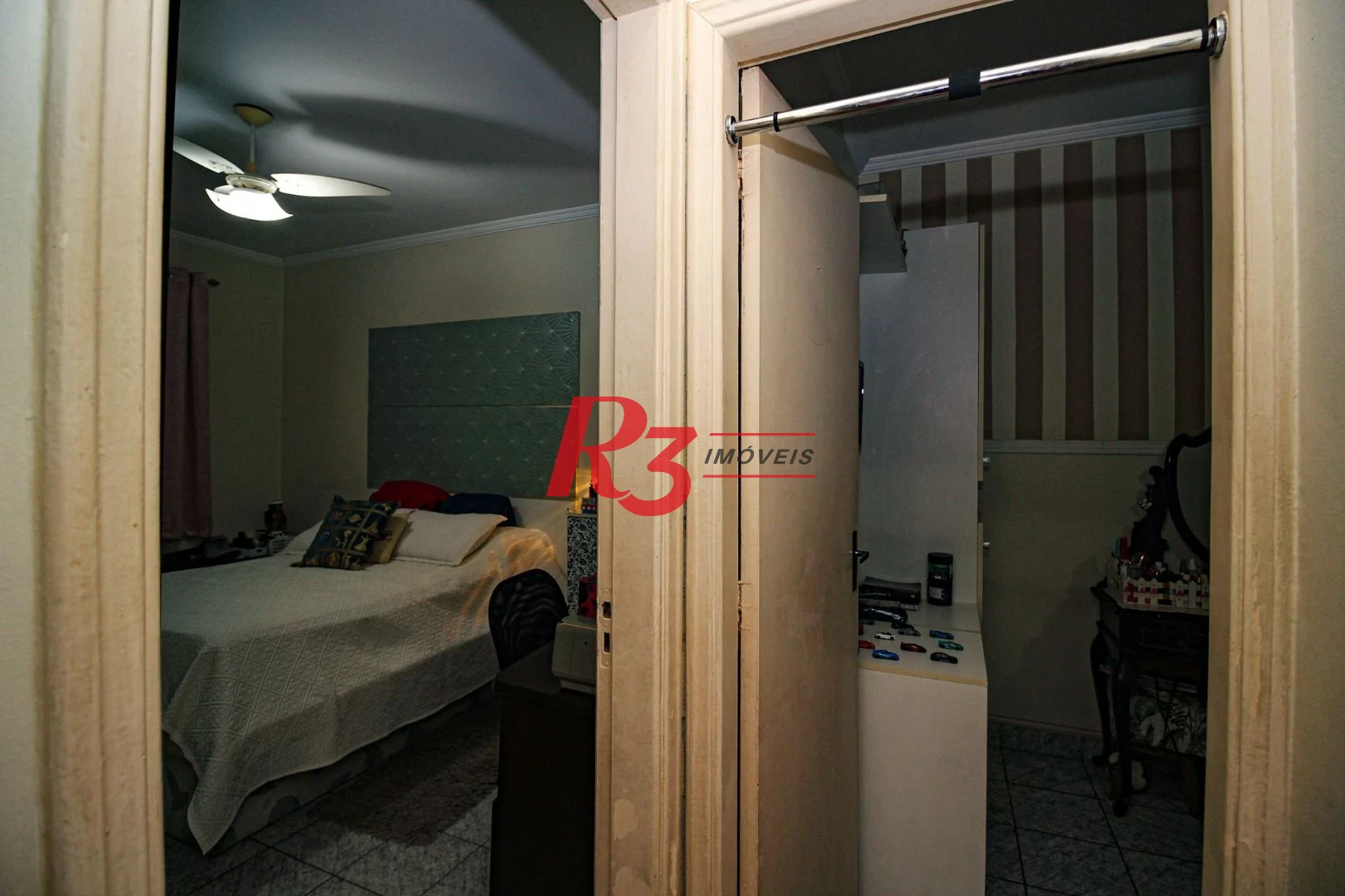 Apartamento com 2 dormitórios à venda, 80 m² por R$ 325.000,00 - Encruzilhada - Santos/SP