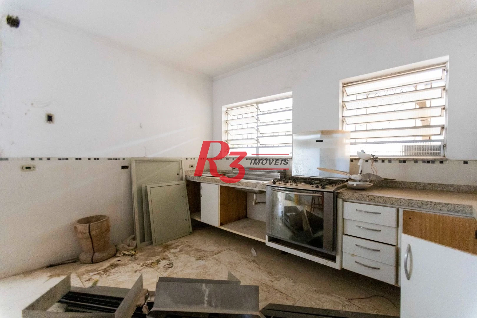 Sobrado com 4 dormitórios à venda, 258 m² por R$ 3.500.000,00 - Ponta da Praia - Santos/SP