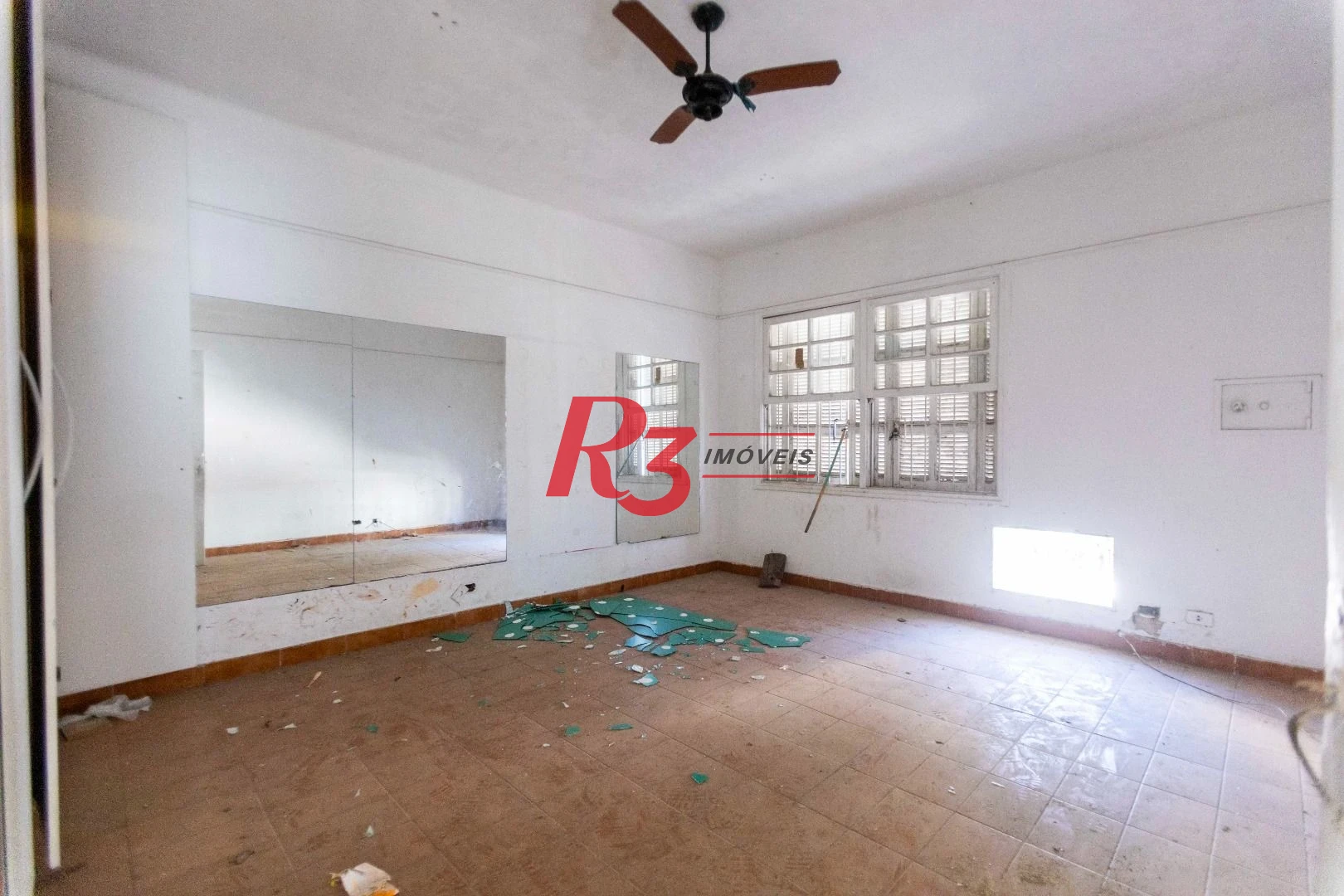 Sobrado com 4 dormitórios à venda, 258 m² por R$ 3.500.000,00 - Ponta da Praia - Santos/SP