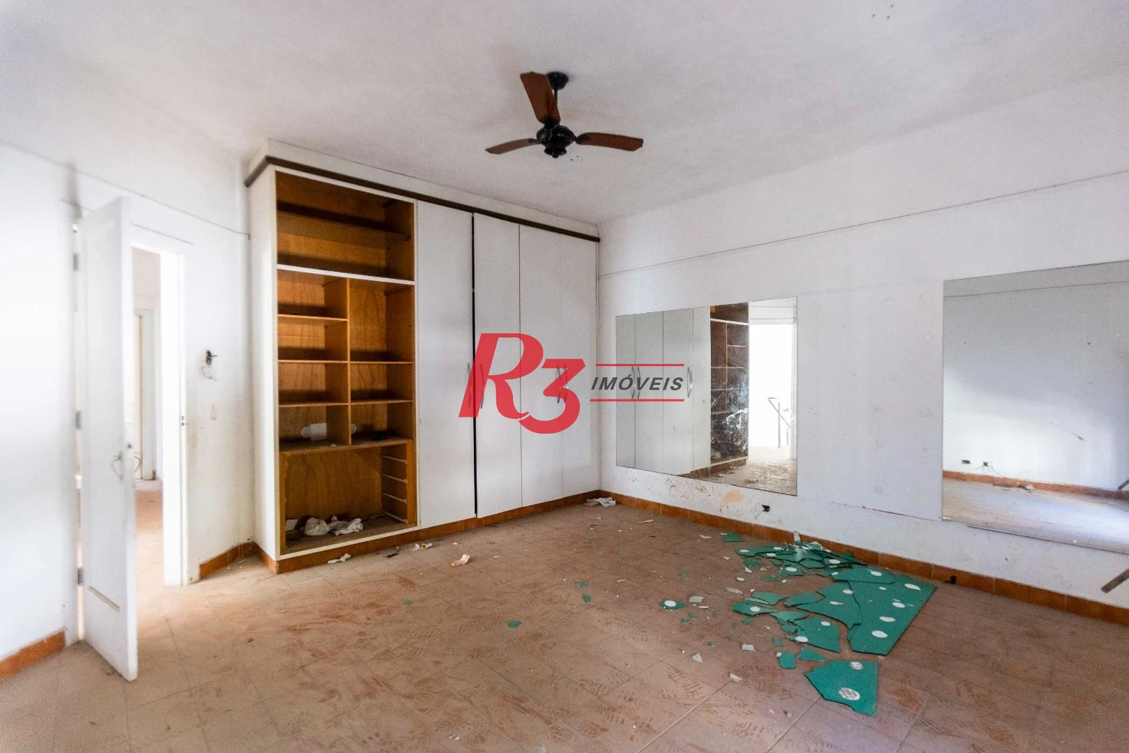 Sobrado com 4 dormitórios à venda, 258 m² por R$ 3.500.000,00 - Ponta da Praia - Santos/SP