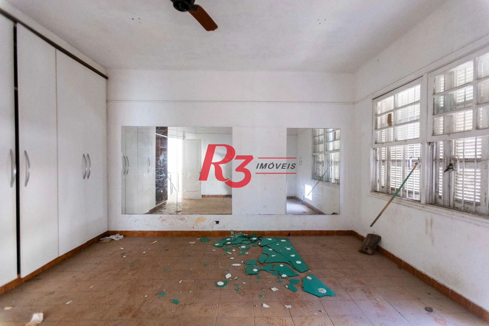 Sobrado com 4 dormitórios à venda, 258 m² por R$ 3.500.000,00 - Ponta da Praia - Santos/SP