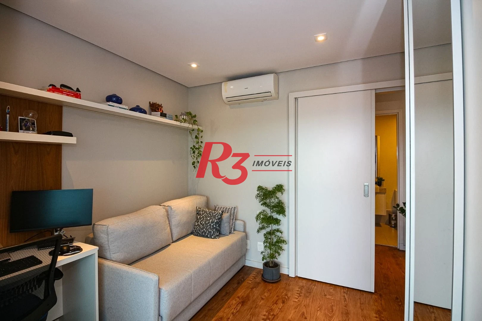 Encantador apto. frontal ao mar no Estanconfor Santos! 2 quartos, 100% reformado,  moderno, em localização espetacular em Santos!!