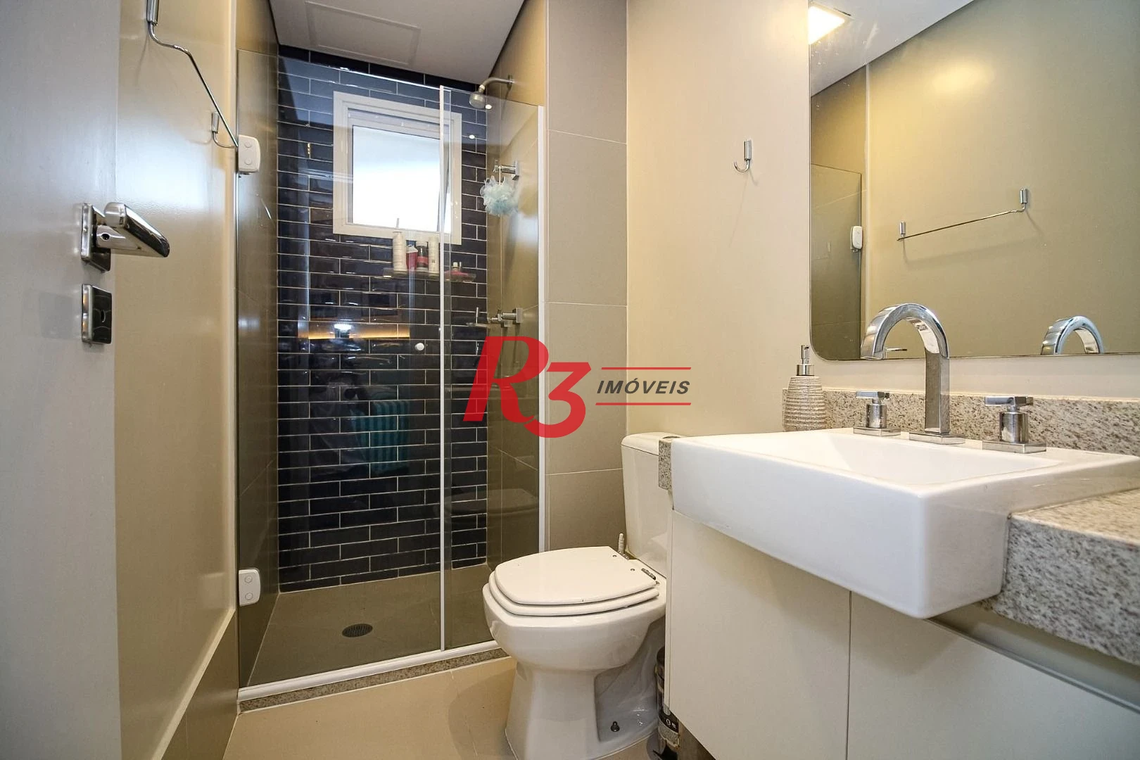 Encantador apto. frontal ao mar no Estanconfor Santos! 2 quartos, 100% reformado,  moderno, em localização espetacular em Santos!!