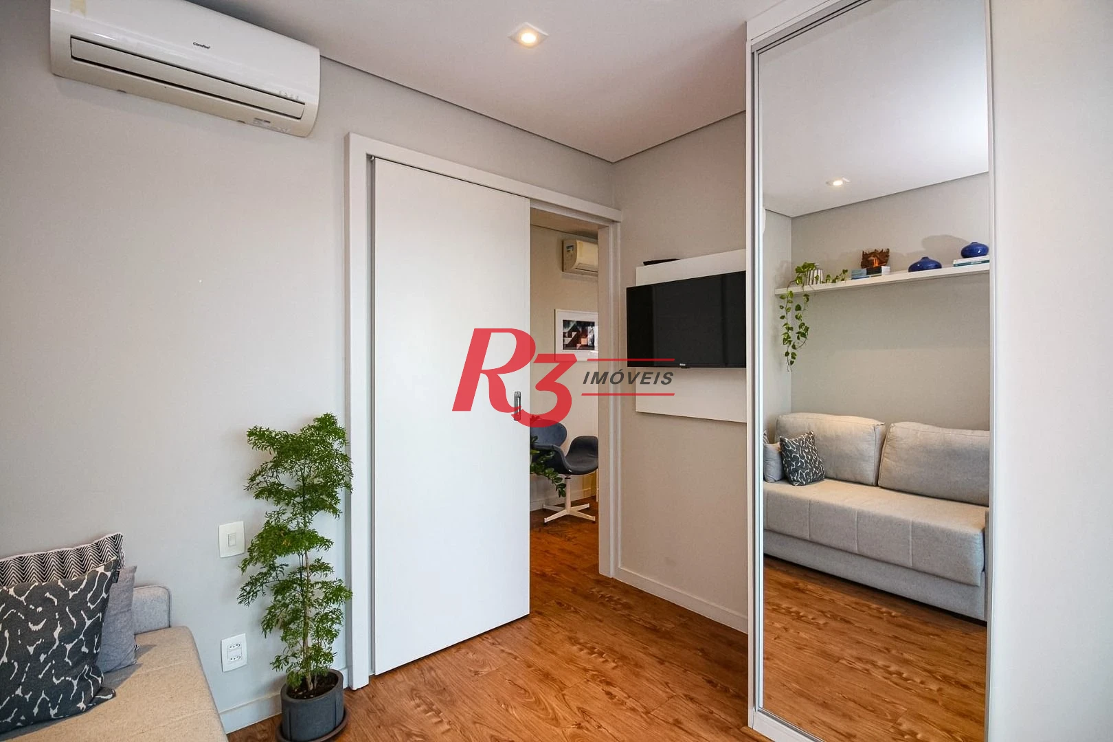Encantador apto. frontal ao mar no Estanconfor Santos! 2 quartos, 100% reformado,  moderno, em localização espetacular em Santos!!