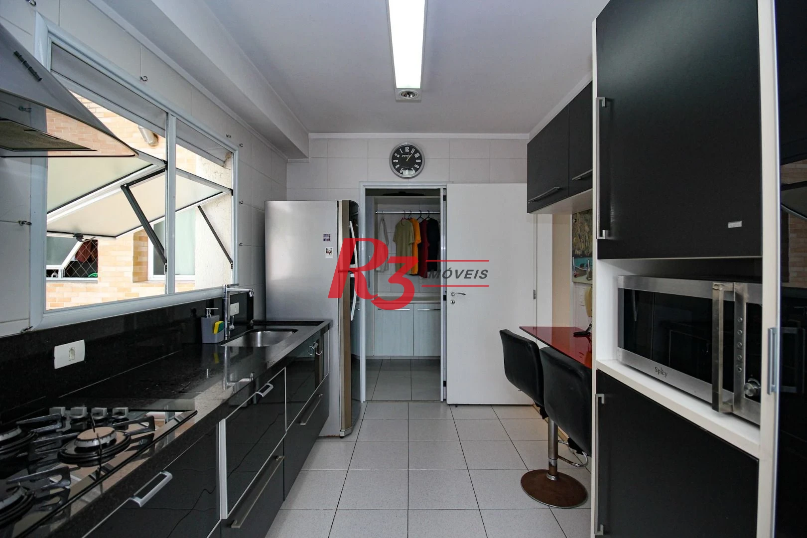 Apartamento com 2 dormitórios à venda, 131 m² por R$ 1.950.000,00 - Gonzaga - Santos/SP