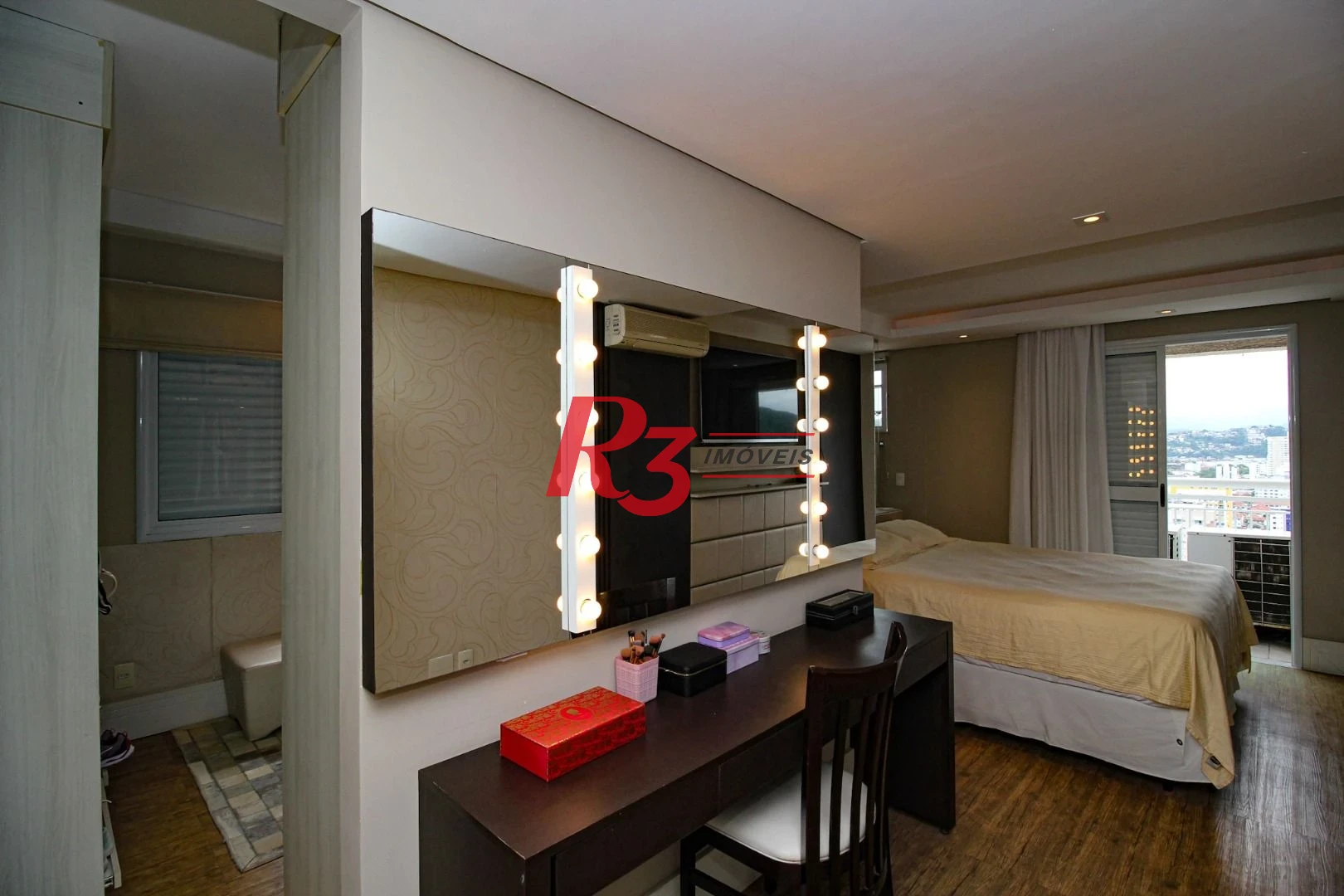 Apartamento com 2 dormitórios à venda, 131 m² por R$ 1.950.000,00 - Gonzaga - Santos/SP