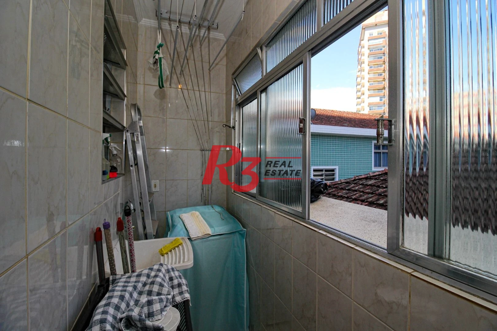 Apartamento com 2 dormitórios à venda, 60 m² por R$ 385.000,00 - Gonzaga - Santos/SP