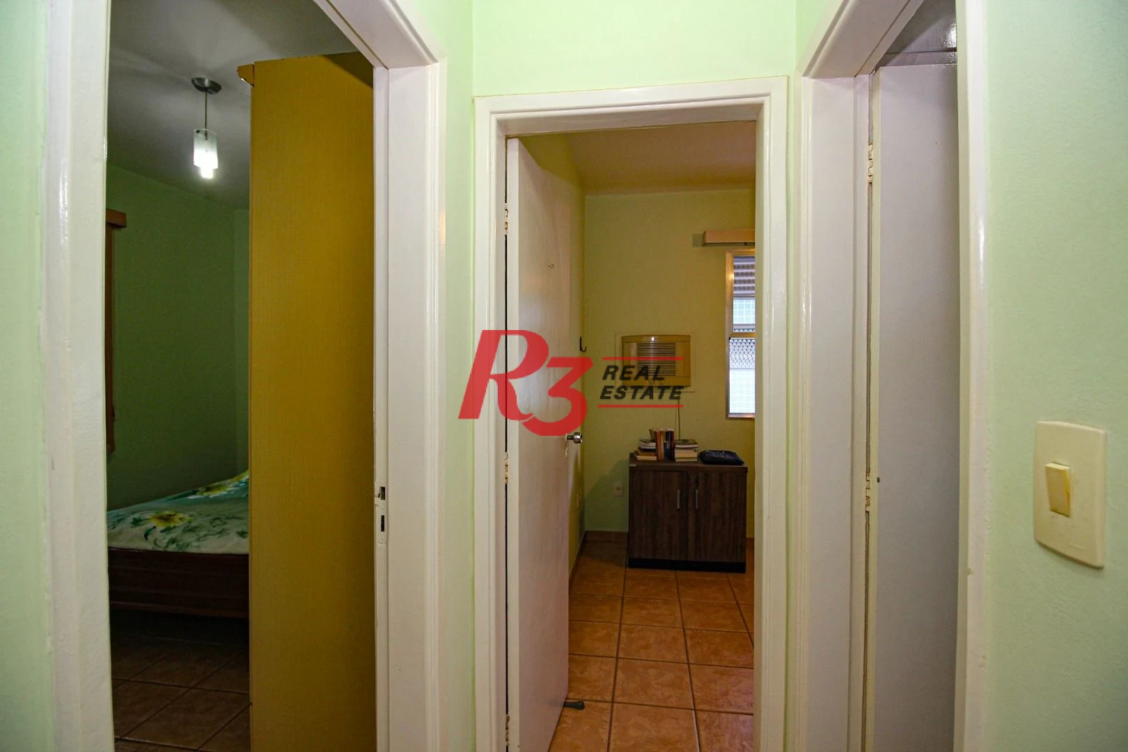 Apartamento com 2 dormitórios à venda, 60 m² por R$ 385.000,00 - Gonzaga - Santos/SP