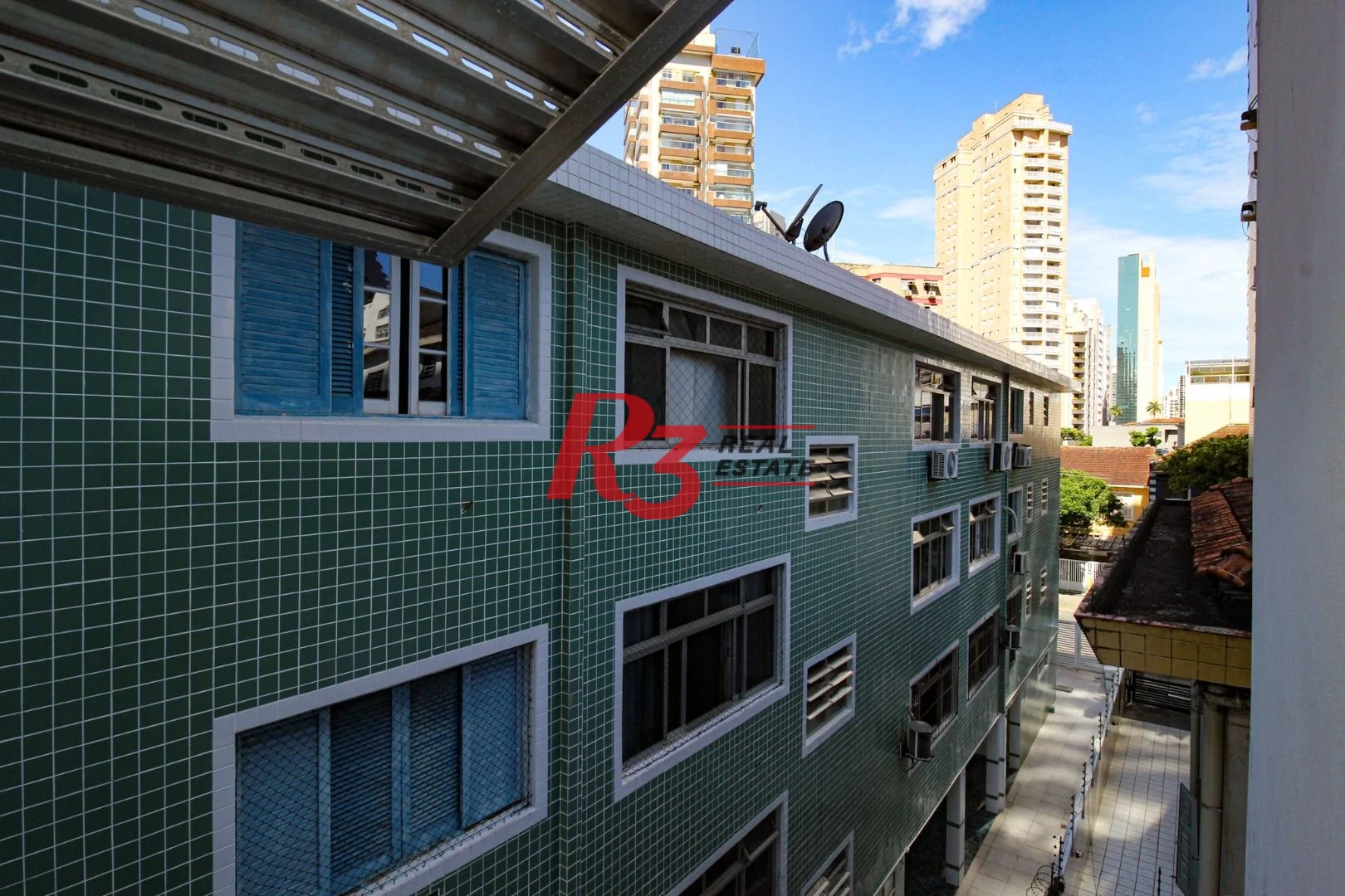 Apartamento com 2 dormitórios à venda, 60 m² por R$ 385.000,00 - Gonzaga - Santos/SP