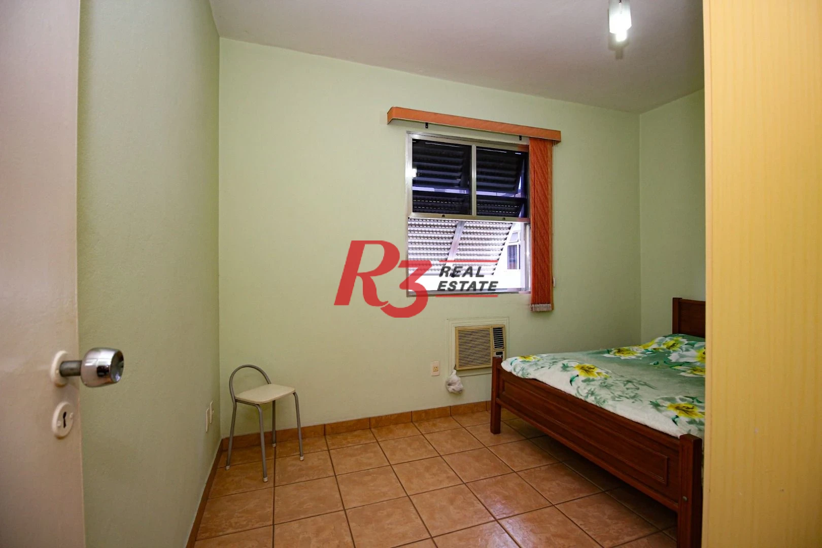 Apartamento com 2 dormitórios à venda, 60 m² por R$ 385.000,00 - Gonzaga - Santos/SP