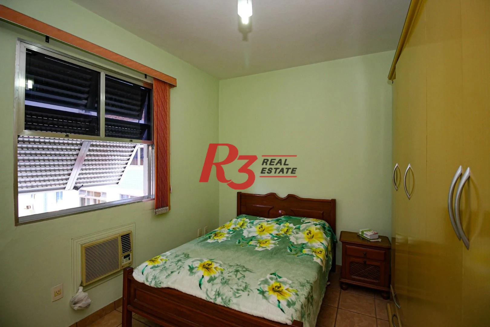 Apartamento com 2 dormitórios à venda, 60 m² por R$ 385.000,00 - Gonzaga - Santos/SP