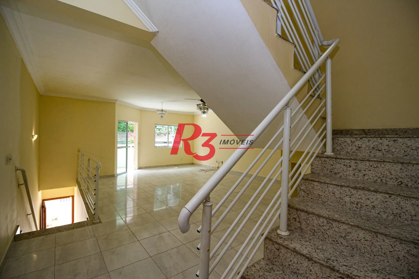 Casa com 4 dormitórios para alugar, 320 m² por R$ 10.000,00/mês - Gonzaga - Santos/SP