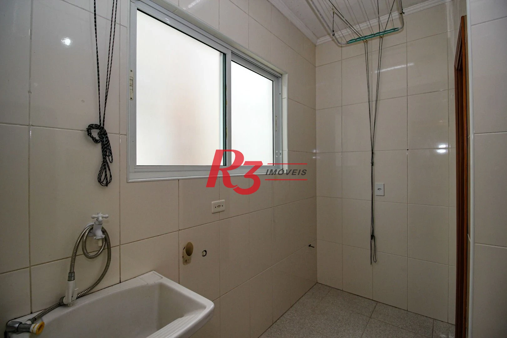 Casa com 4 dormitórios para alugar, 320 m² por R$ 10.000,00/mês - Gonzaga - Santos/SP