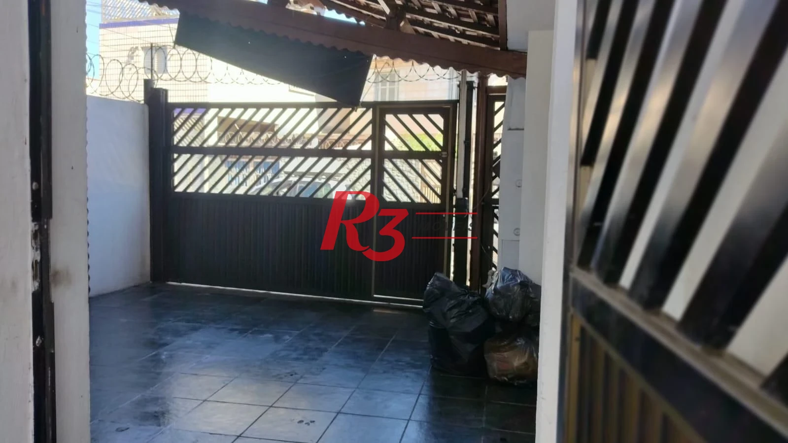 Sobrado com 5 dormitórios à venda, 132 m² por R$ 480.000,00 - Esplanada dos Barreiros - São Vicente/SP