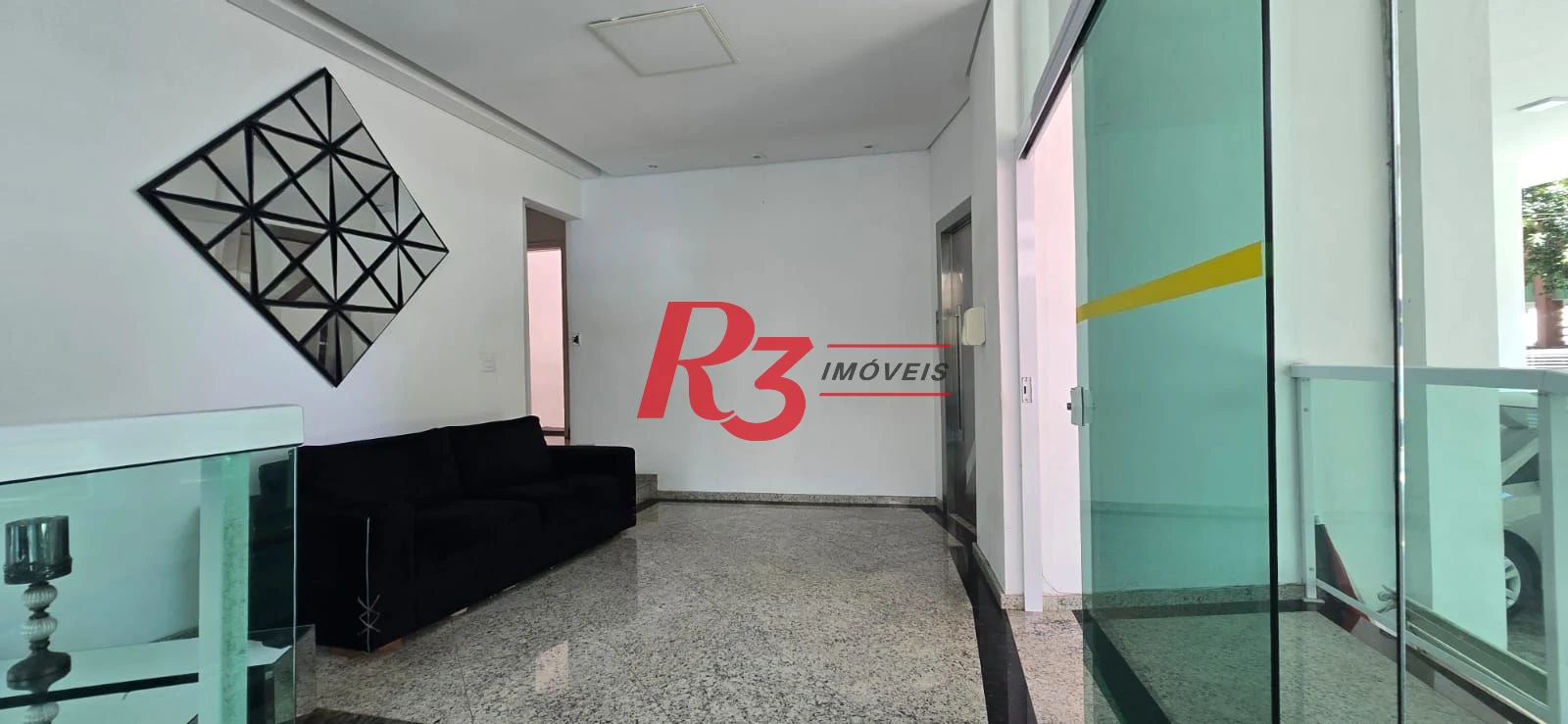 Apartamento de 2 quartos, 2 suítes a 100 metros da praia do Gonzaga