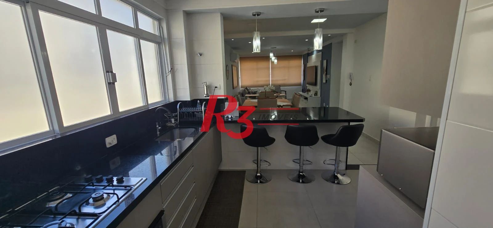 Apartamento de 2 quartos, 2 suítes a 100 metros da praia do Gonzaga