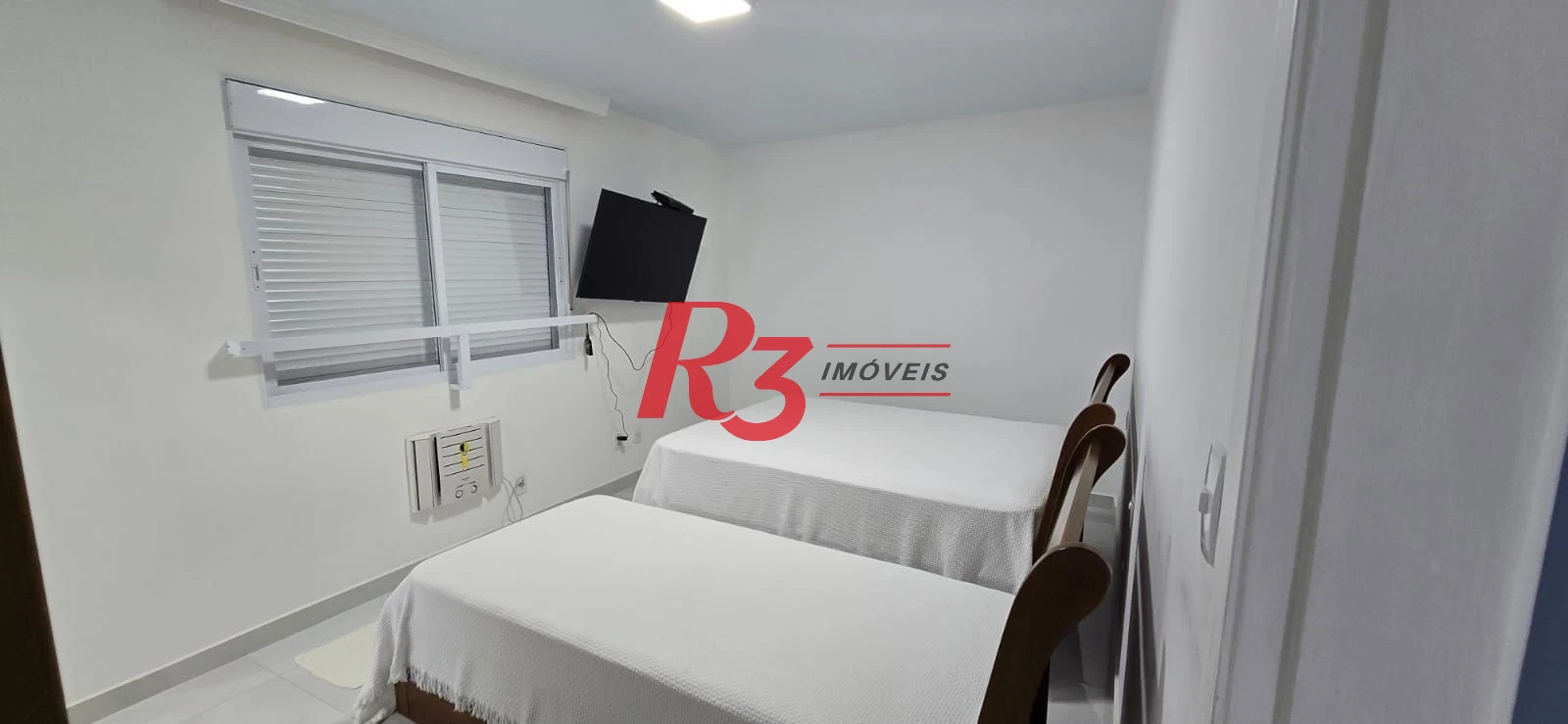 Apartamento de 2 quartos, 2 suítes a 100 metros da praia do Gonzaga