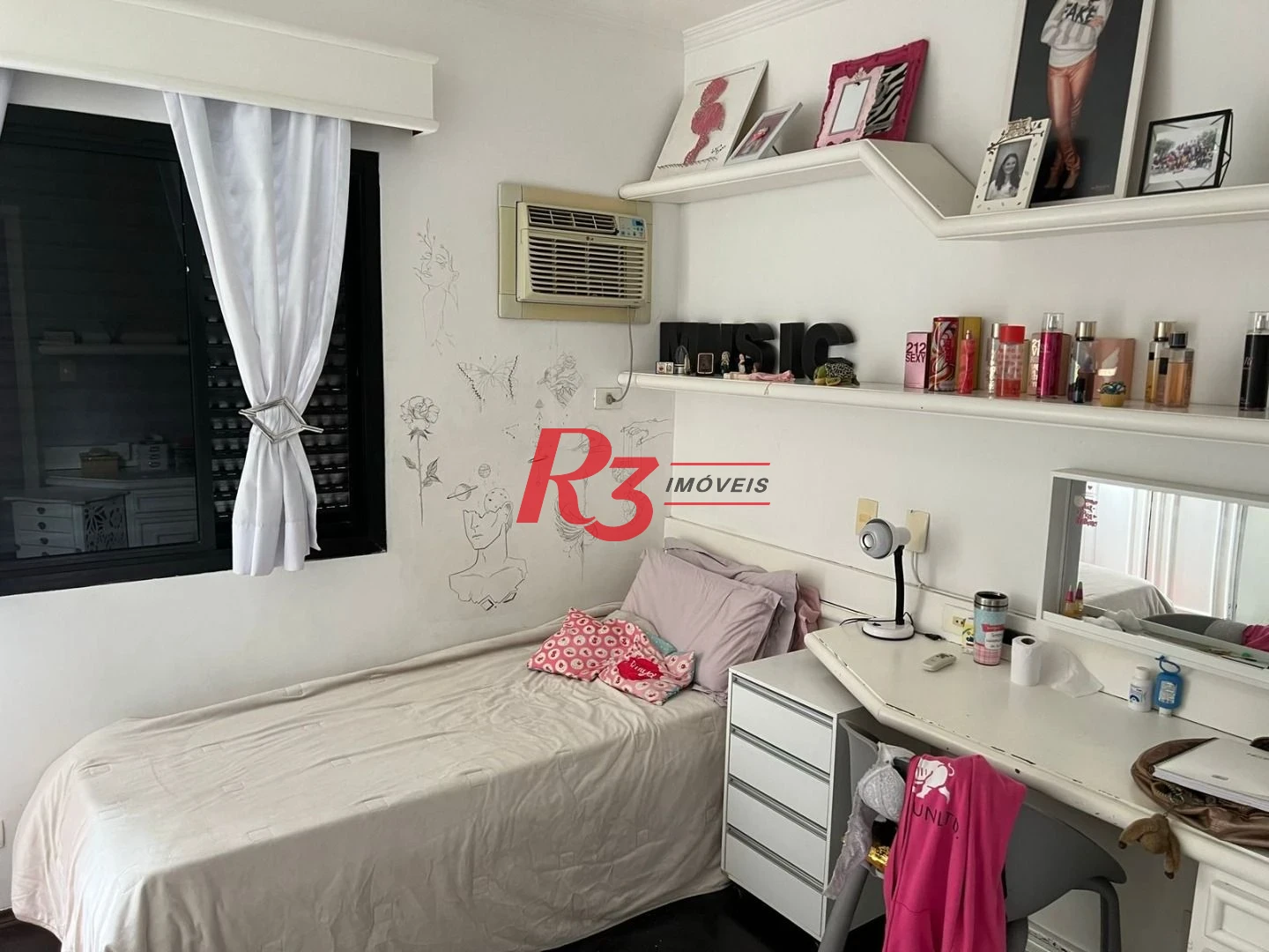 Apartamento com 3 dormitórios à venda, 228 m² por R$ 1.350.000,00 - Boqueirão - Santos/SP