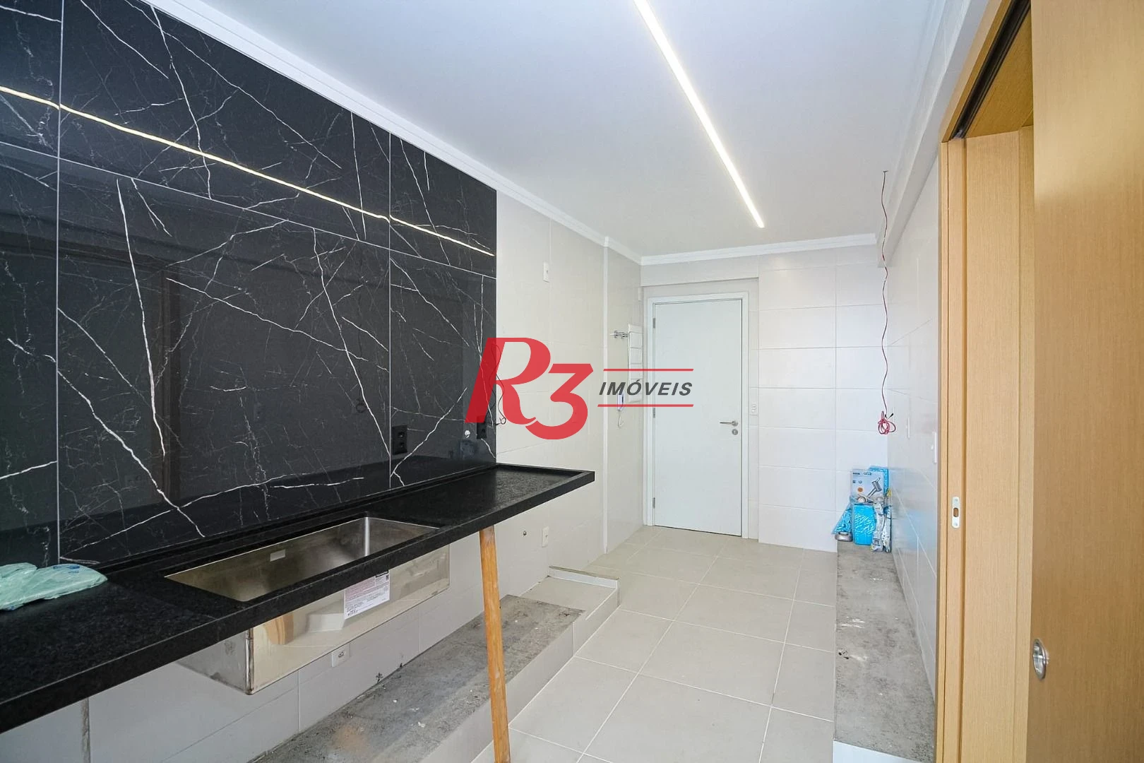 Apartamento com 2 dormitórios à venda, 87 m² por R$ 1.600.000,00 - Gonzaga - Santos/SP