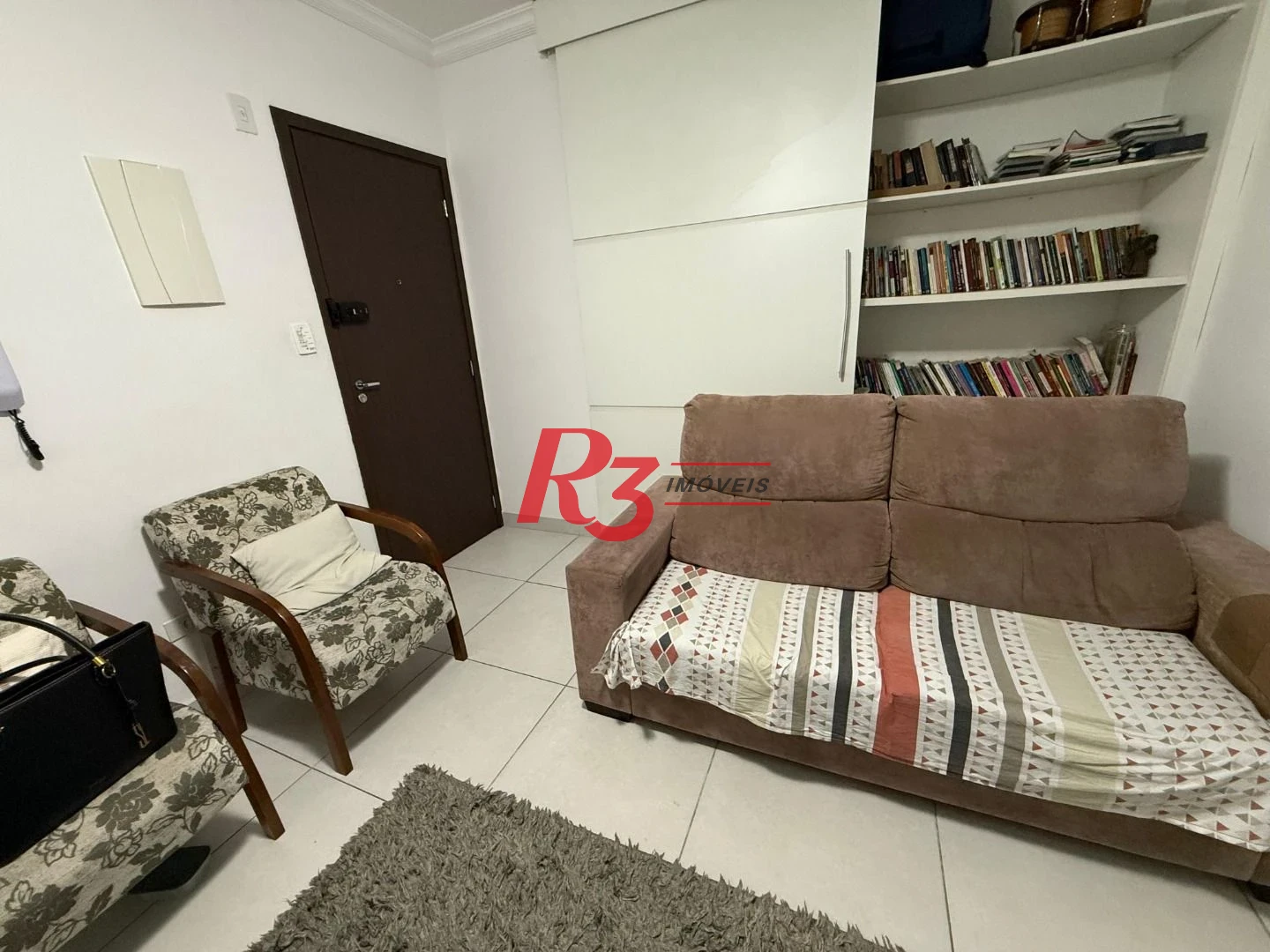 OPORTUNIDADE - PRÉDIO DE 3 ANDARES COM ELEVADOR E VAGA DEMARCADA - 2 DORM E PLANEJADOS  E SALÃO DE FESTAS