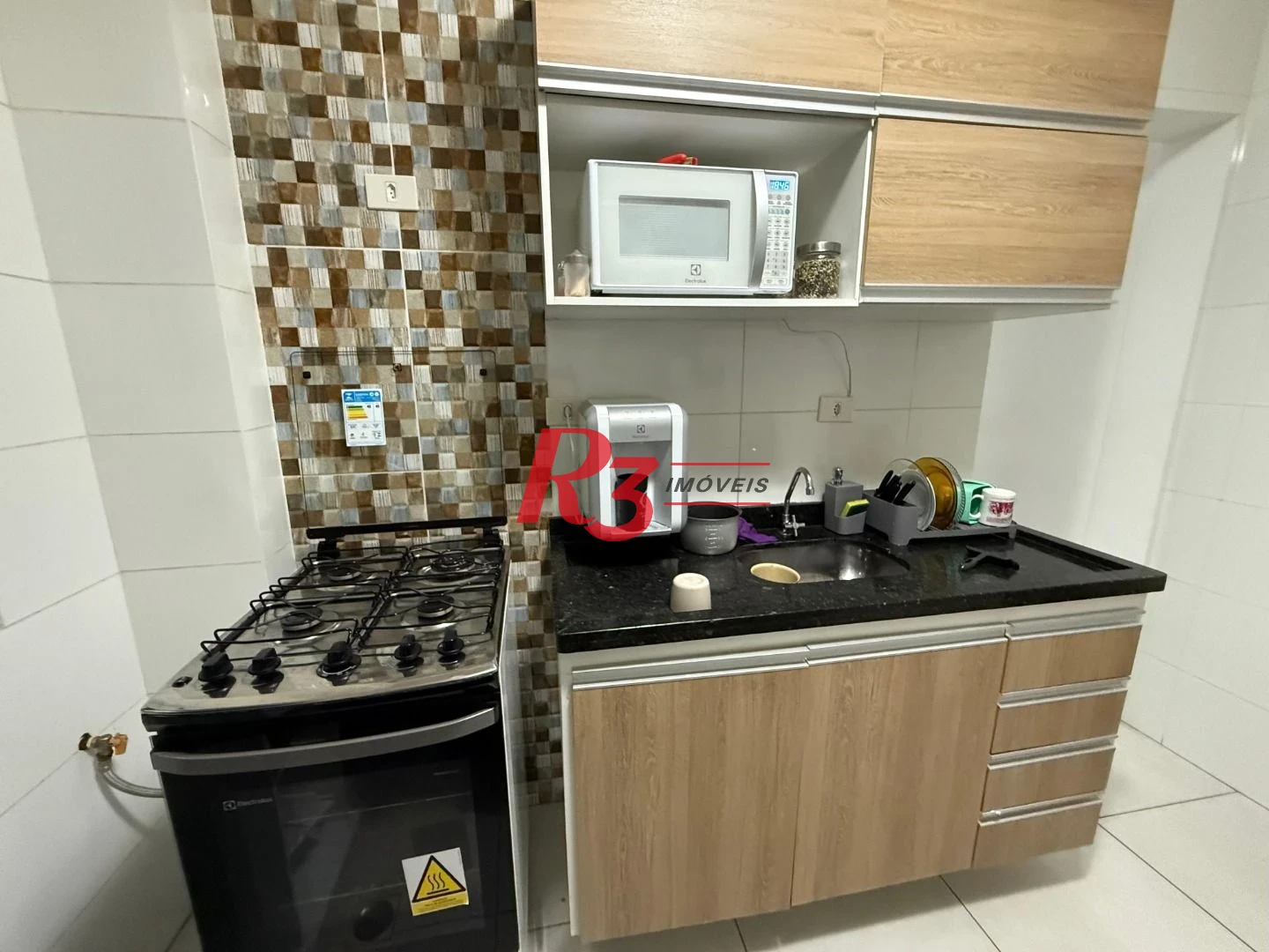 OPORTUNIDADE - PRÉDIO DE 3 ANDARES COM ELEVADOR E VAGA DEMARCADA - 2 DORM E PLANEJADOS  E SALÃO DE FESTAS