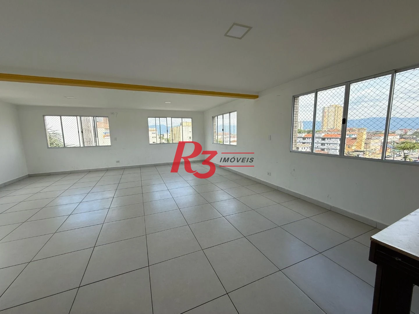 OPORTUNIDADE - PRÉDIO DE 3 ANDARES COM ELEVADOR E VAGA DEMARCADA - 2 DORM E PLANEJADOS  E SALÃO DE FESTAS