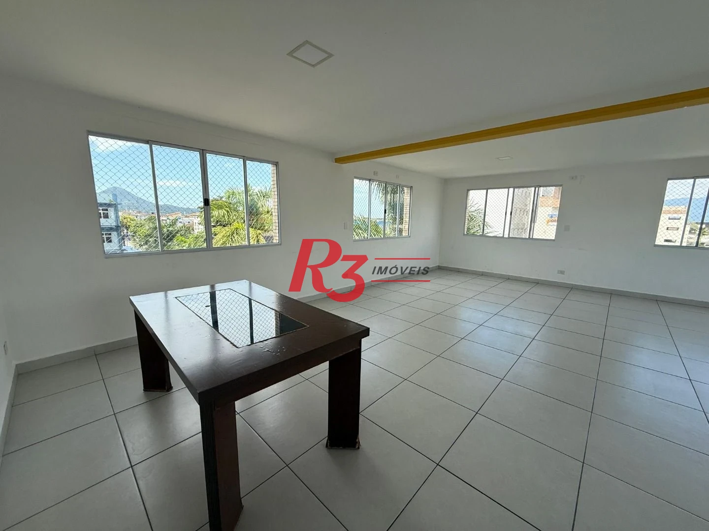 OPORTUNIDADE - PRÉDIO DE 3 ANDARES COM ELEVADOR E VAGA DEMARCADA - 2 DORM E PLANEJADOS  E SALÃO DE FESTAS