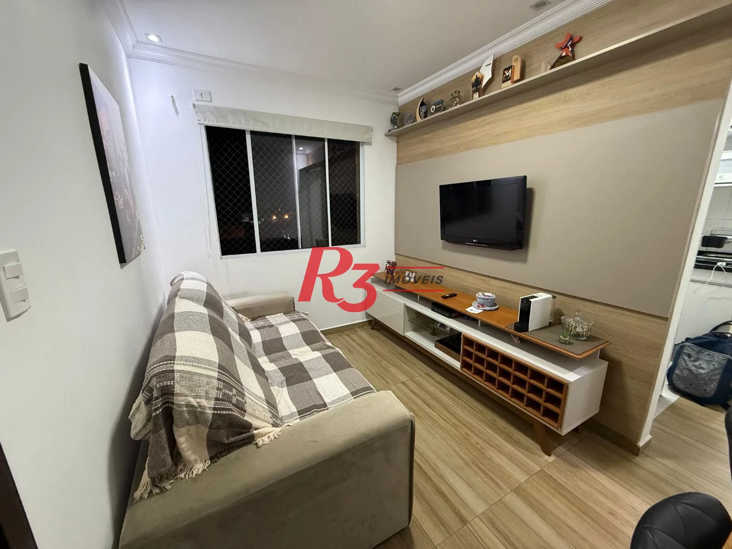 OPORTUNIDADE - PRÉDIO DE 3 ANDARES COM ELEVADOR E VAGA DEMARCADA - 2 DORM E PLANEJADOS  E SALÃO DE FESTAS
