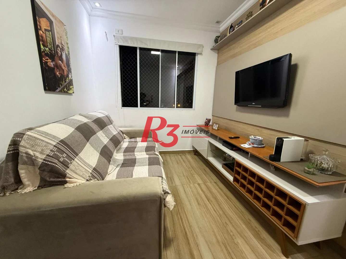 OPORTUNIDADE - PRÉDIO DE 3 ANDARES COM ELEVADOR E VAGA DEMARCADA - 2 DORM E PLANEJADOS  E SALÃO DE FESTAS