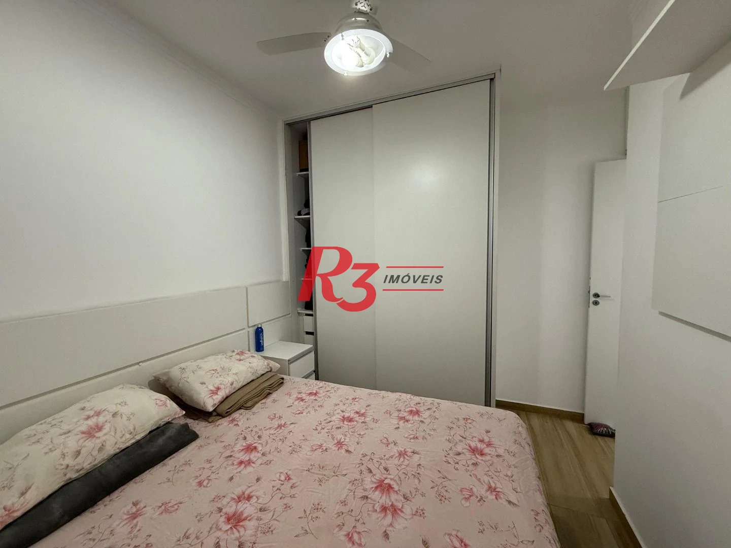 OPORTUNIDADE - PRÉDIO DE 3 ANDARES COM ELEVADOR E VAGA DEMARCADA - 2 DORM E PLANEJADOS  E SALÃO DE FESTAS