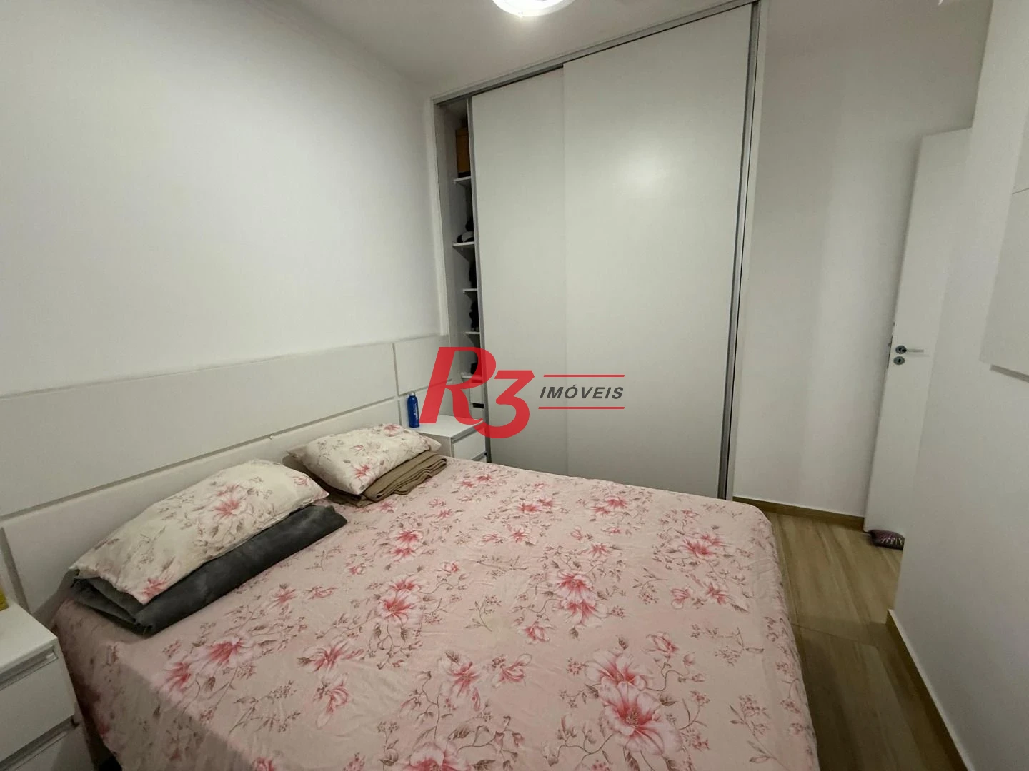 OPORTUNIDADE - PRÉDIO DE 3 ANDARES COM ELEVADOR E VAGA DEMARCADA - 2 DORM E PLANEJADOS  E SALÃO DE FESTAS