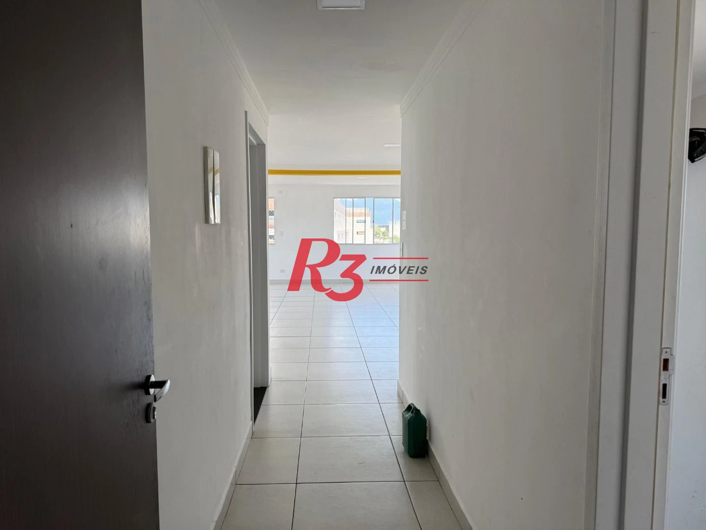 OPORTUNIDADE - PRÉDIO DE 3 ANDARES COM ELEVADOR E VAGA DEMARCADA - 2 DORM E PLANEJADOS  E SALÃO DE FESTAS