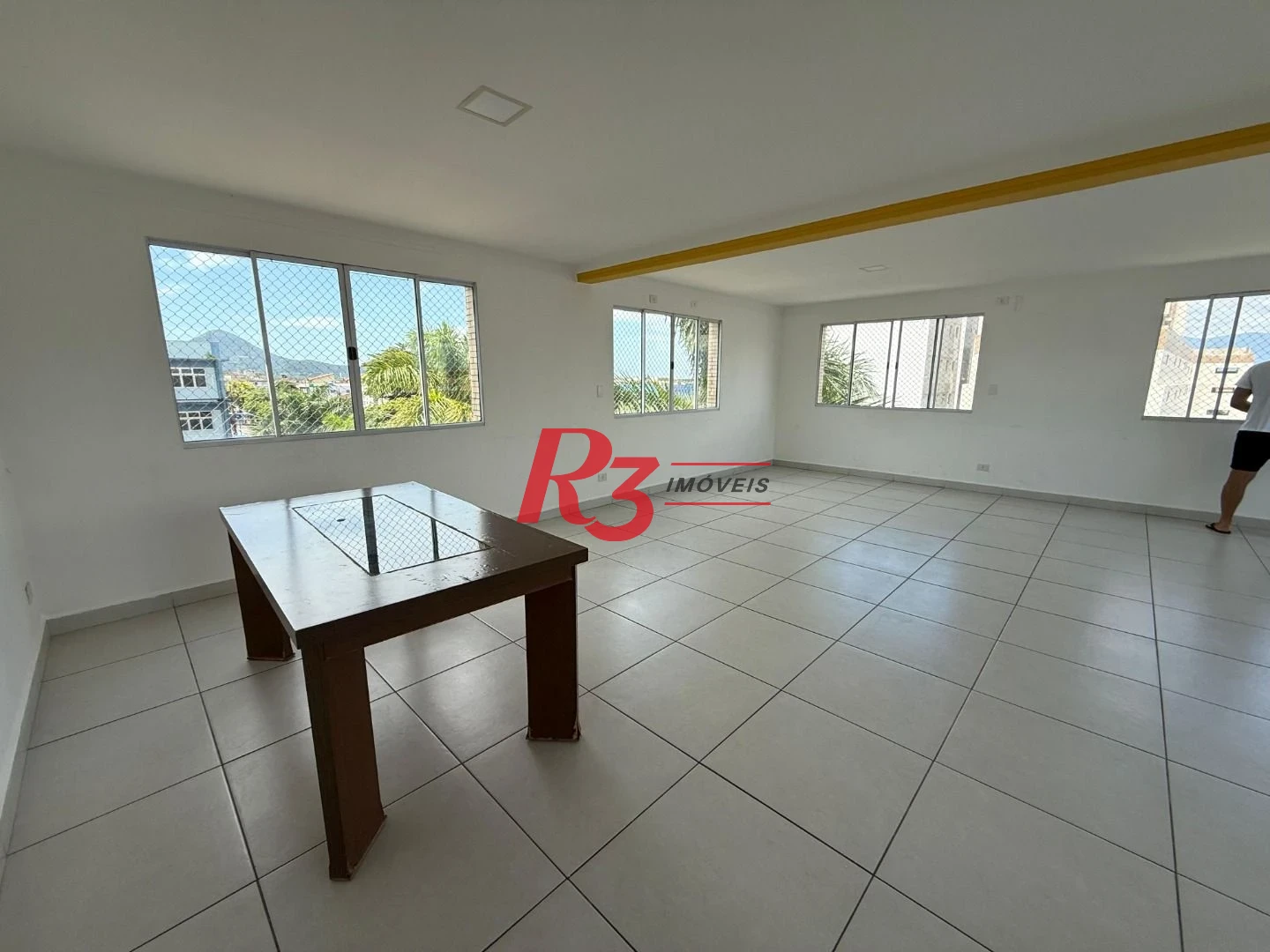 OPORTUNIDADE - PRÉDIO DE 3 ANDARES COM ELEVADOR E VAGA DEMARCADA - 2 DORM E PLANEJADOS  E SALÃO DE FESTAS