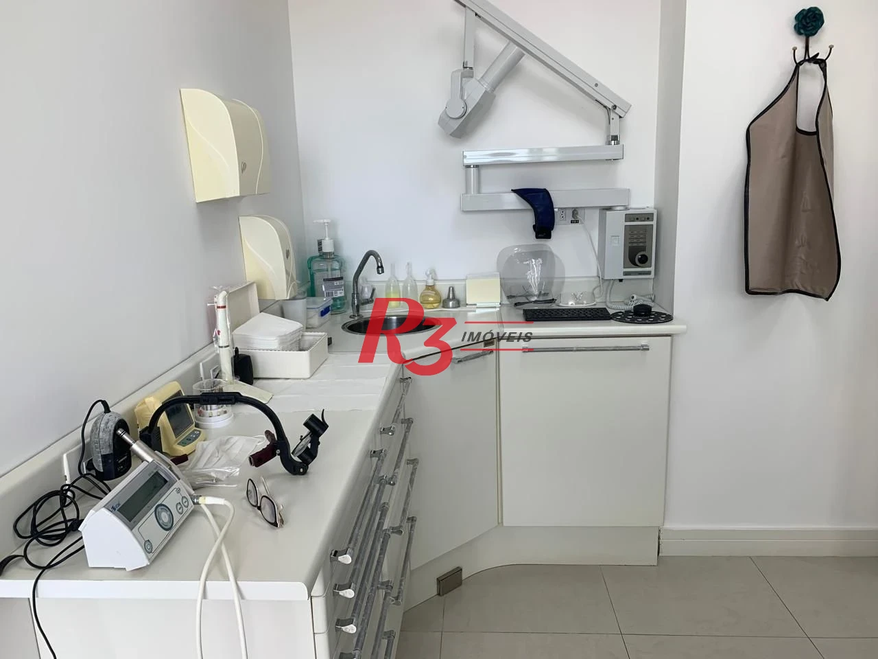 Consultório dentário totalmento equipado e mobiliado com vista mar em Santos
