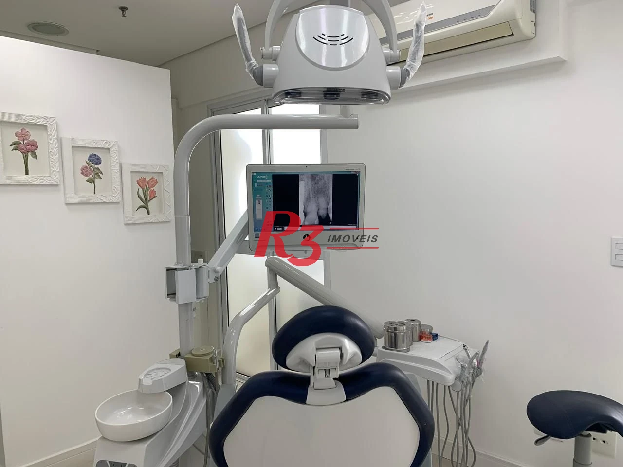 Consultório dentário totalmento equipado e mobiliado com vista mar em Santos