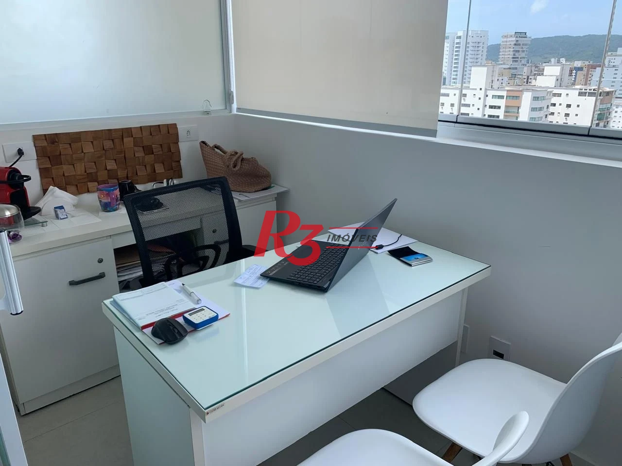 Consultório dentário totalmento equipado e mobiliado com vista mar em Santos