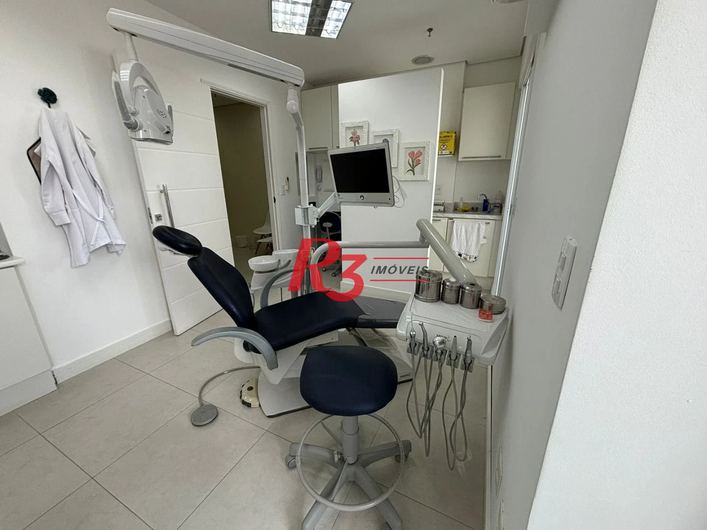 Consultório dentário totalmento equipado e mobiliado com vista mar em Santos