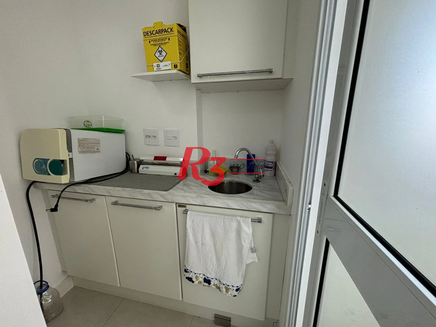 Consultório dentário totalmento equipado e mobiliado com vista mar em Santos