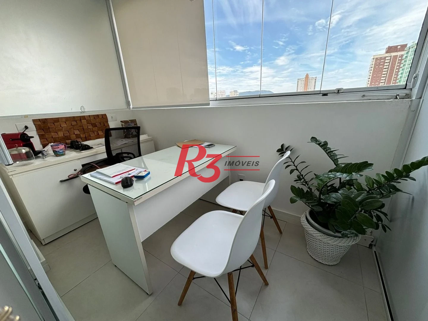 Consultório dentário totalmento equipado e mobiliado com vista mar em Santos