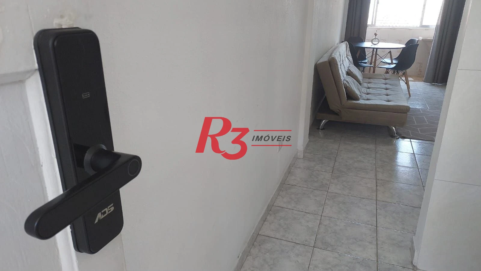Studio mobiliado 1 quadra da praia em santos
