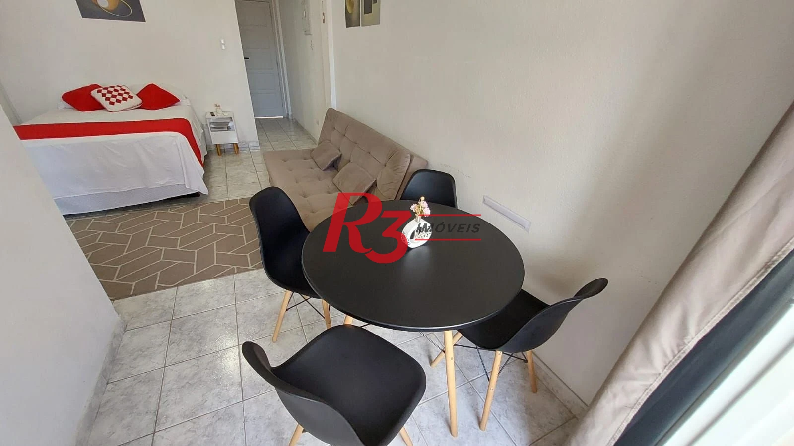Studio mobiliado 1 quadra da praia em santos